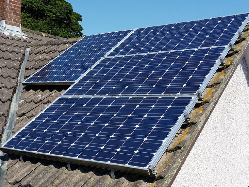 How Many Solar Panels Does a UK home need?